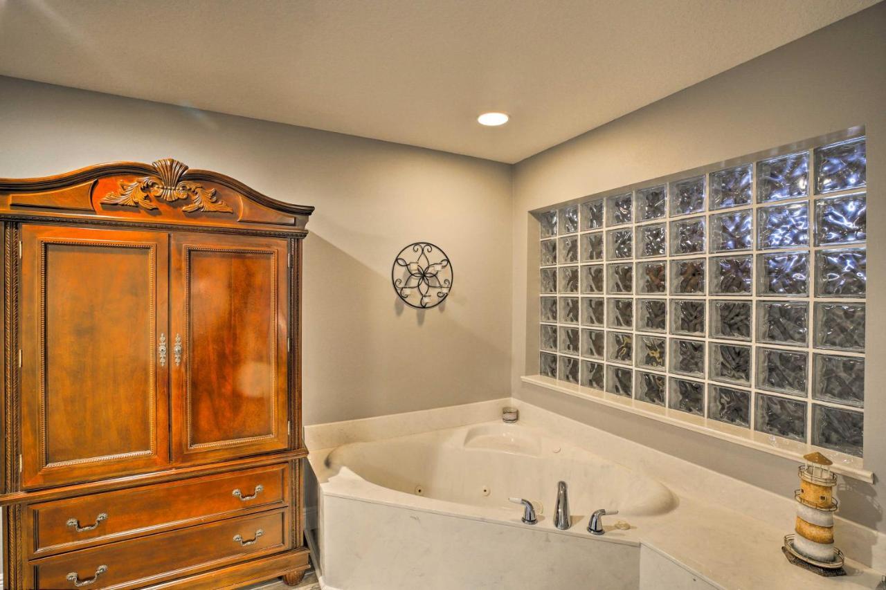 Waterfront Lake Placid Home With Dock And Fire Pit Luaran gambar